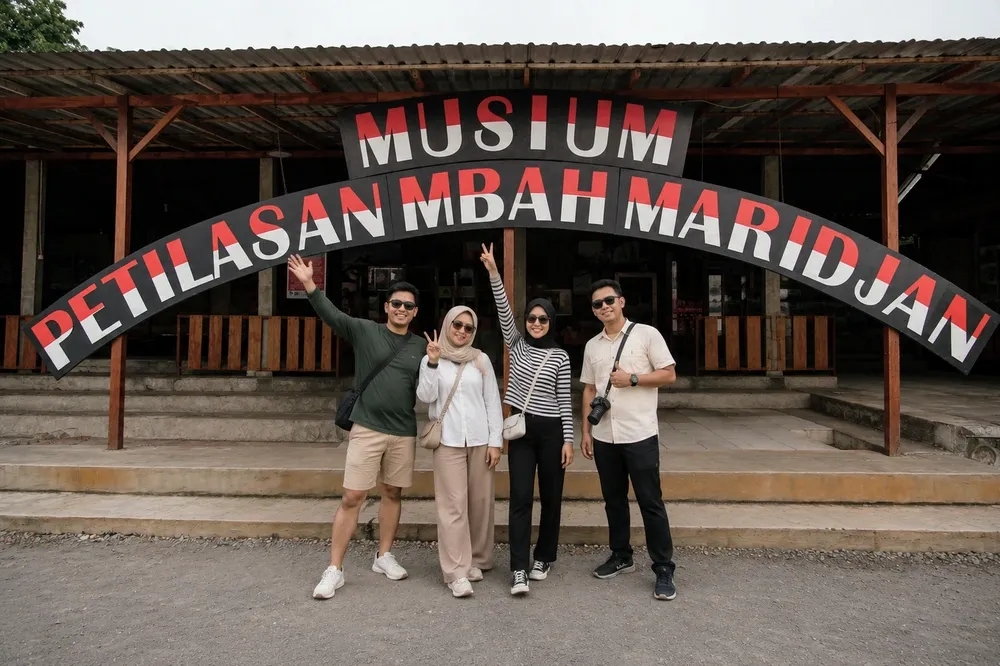 Mengenang Mbah Maridjan, juru kunci Gunung Merapi yang terkenal dengan kesetiaan dan pengabdiannya dalam menjaga tradisi dan spiritualitas masyarakat setempat.