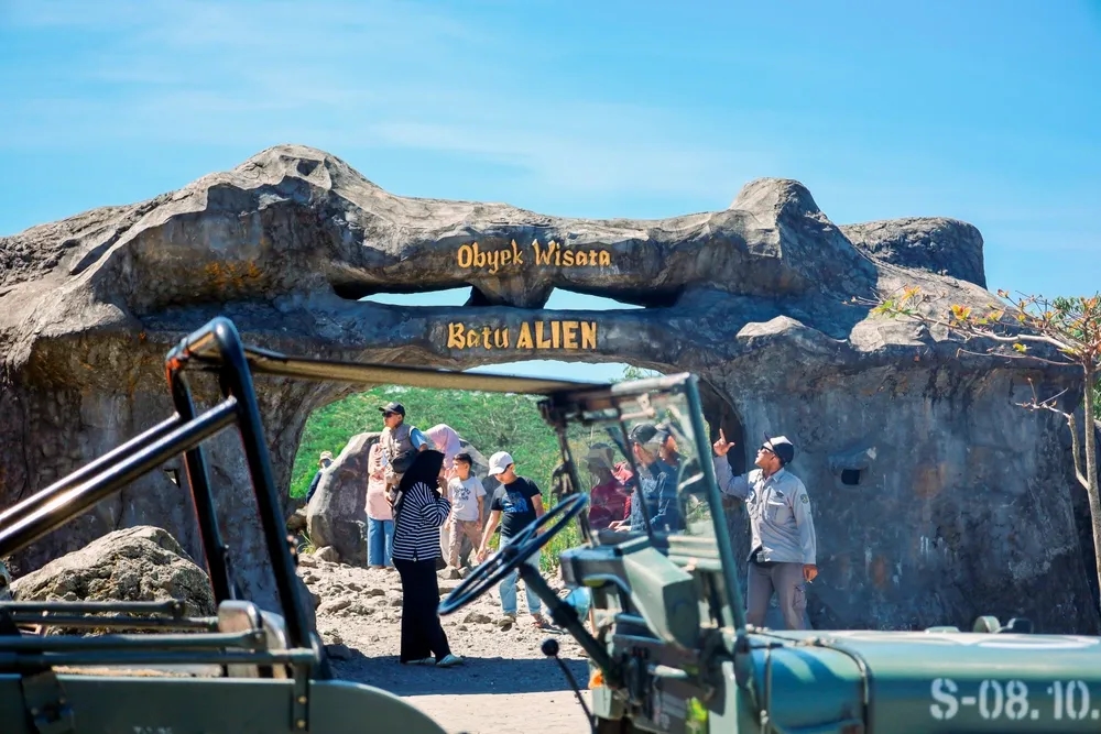 Obyek Wisata Batu alien merapi Jogja