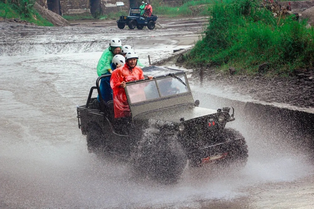 Jeep Offroad air di spot manuver kalikuning merapi