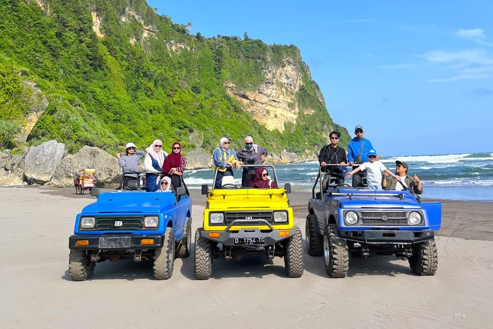 Paket Wisata Jogja 1 Hari - On The Rock, Jeep Gumuk Pasir, Obelix Sea View