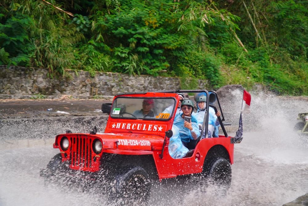 Paket Wisata Jogja 1 Hari - Jeep Lava Tour Merapi, Candi Prambanan, Pictniq Land
