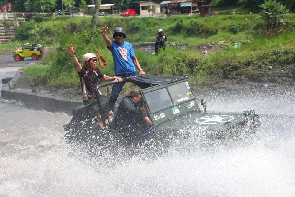 Memacu adrenalin di Spot Manuver Air Jeep Lava Tour Merapi