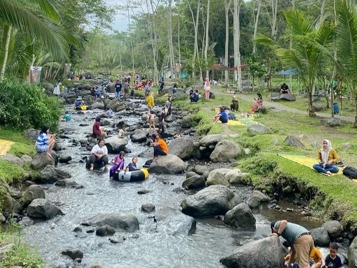 Menikmati Suasana Asri di Ledok Sambi Bareng Keluarga. (Sumber Gambar: Pinterest)